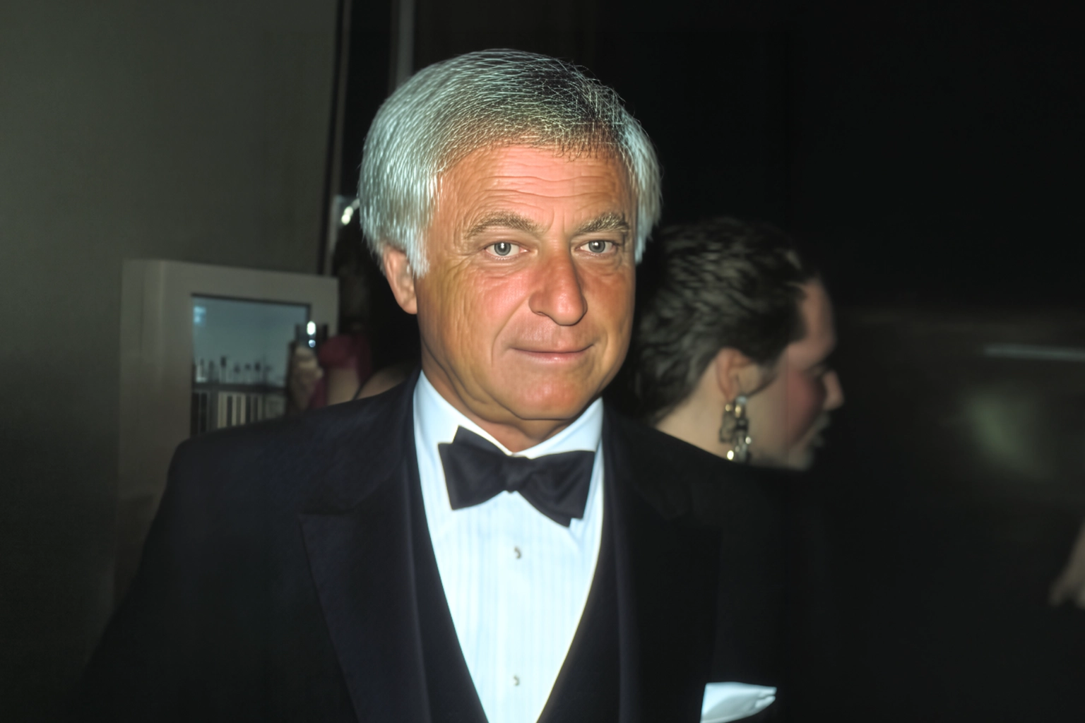 Leonard Katzman on the Dallas set (add image)